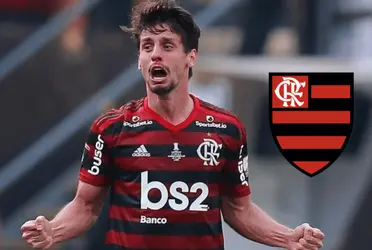 O jogador recebeu uma grande homenagem ao final do jogo por conta de sua saída do Flamengo