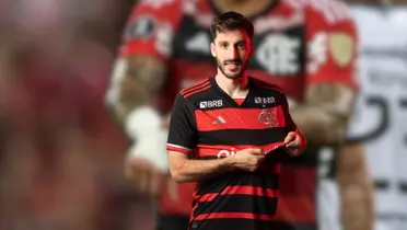 Viña teve aumento salarial significativo ao chegar no Flamengo se comparado com os tempos de Palmeiras