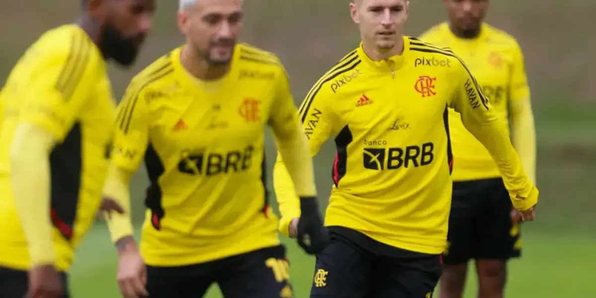 A concorrência e a demora por uma definição do Manchester United fizeram com que o Flamengo abrisse mão de Facundo Pellistri