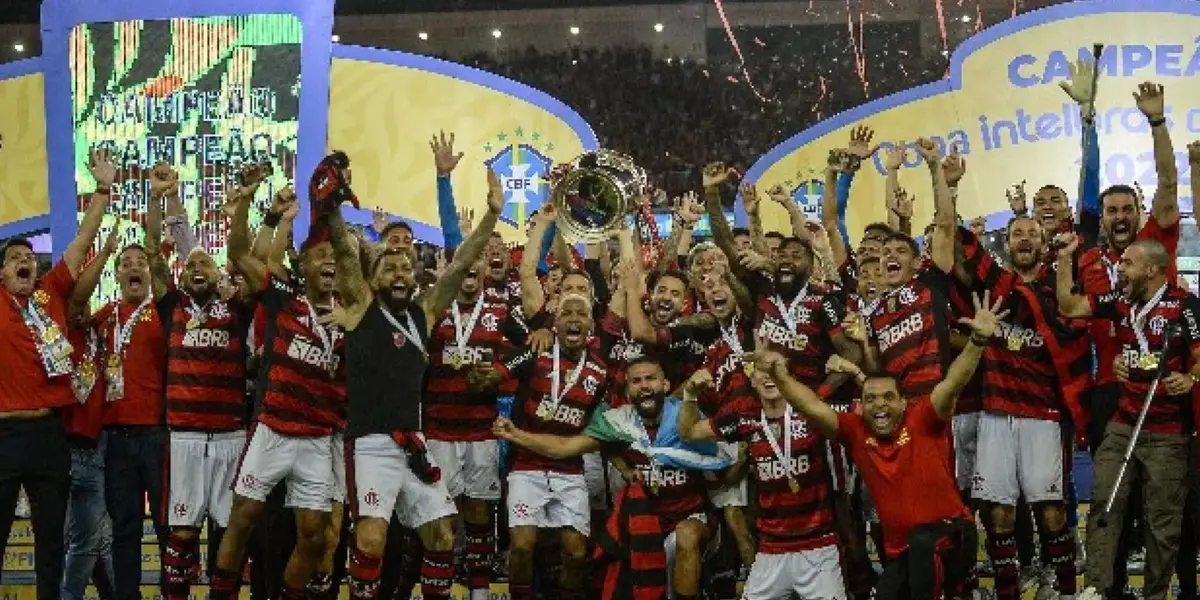 A intenção do Flamengo é de poder contar com Ayrton Lucas por mais quatro temporadas