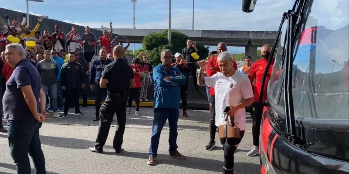 Apoio e cobrança não faltaram no embarque para a Colômbia, torcedores foram prestigiar os jogadores