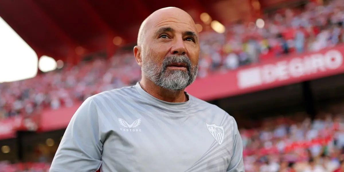 Argentino, esboçou o time titular que vai a campo neste domingo (30) com três zagueiros e sem o lateral esquerdo