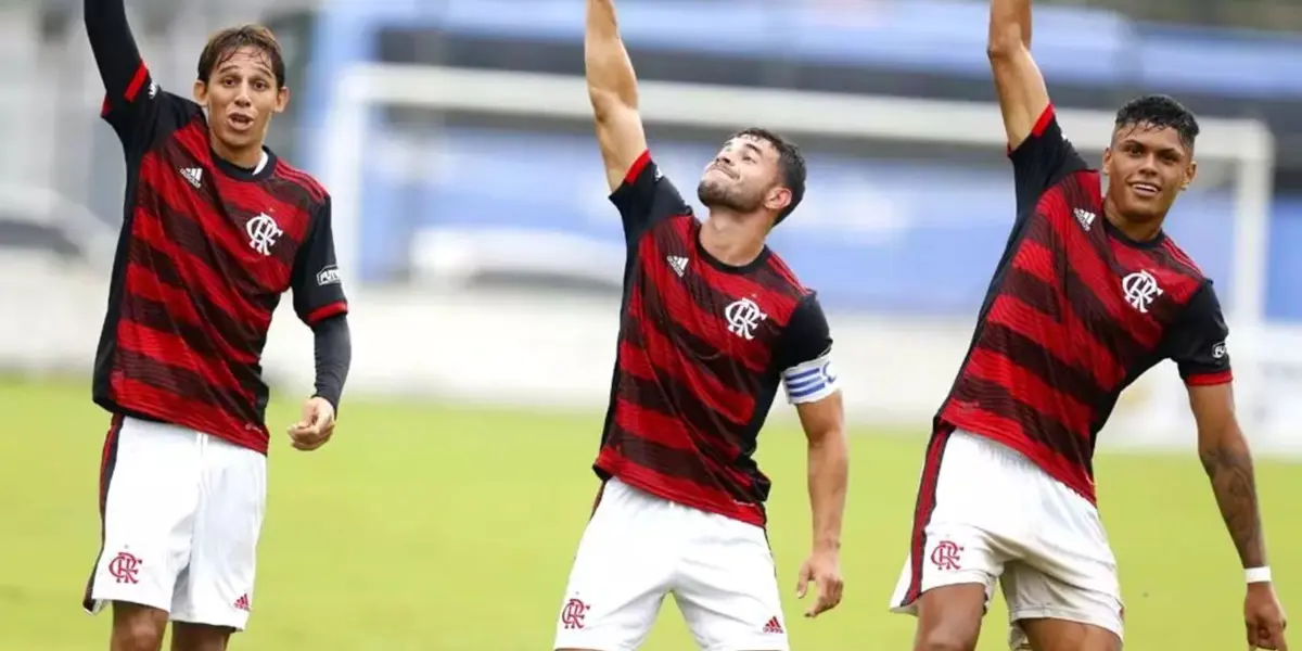 Atacante de 19 anos entra no lugar de Marinho contra o Galo e faz a sua estreia no profissional