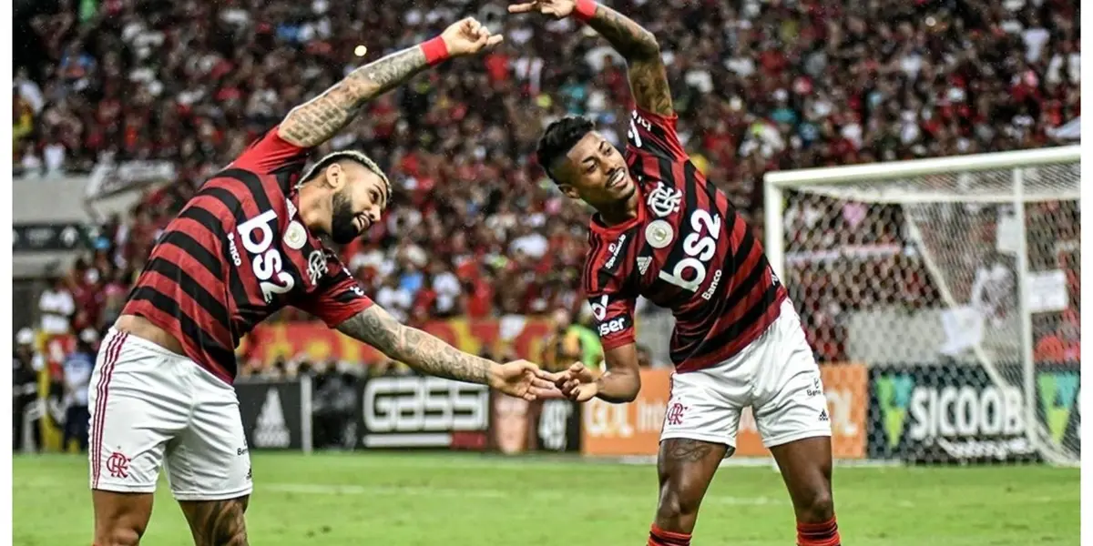 Atacante está completando 32 anos e amigo lembrou do momento importante