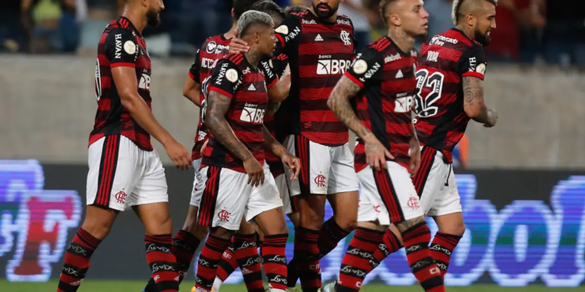 Atacante falou com os repórteres na saída do gramado para o vestiário no intervalo da partida