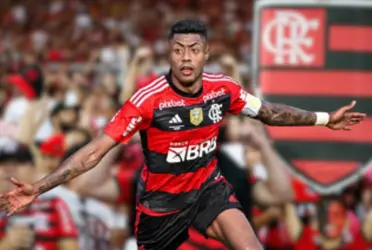 Atacante ficou perto de deixar o Mengão, mas acertou sua renovação