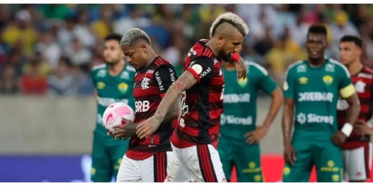 Bagunça ainda teve. participação de rival, que ficou provocando a equipe rubro-negra durante o alvoroço.