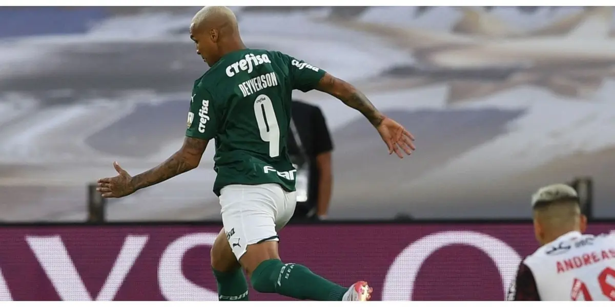 Ela usou seu mais novo produto para dar uma sacaneada no Mais Querido