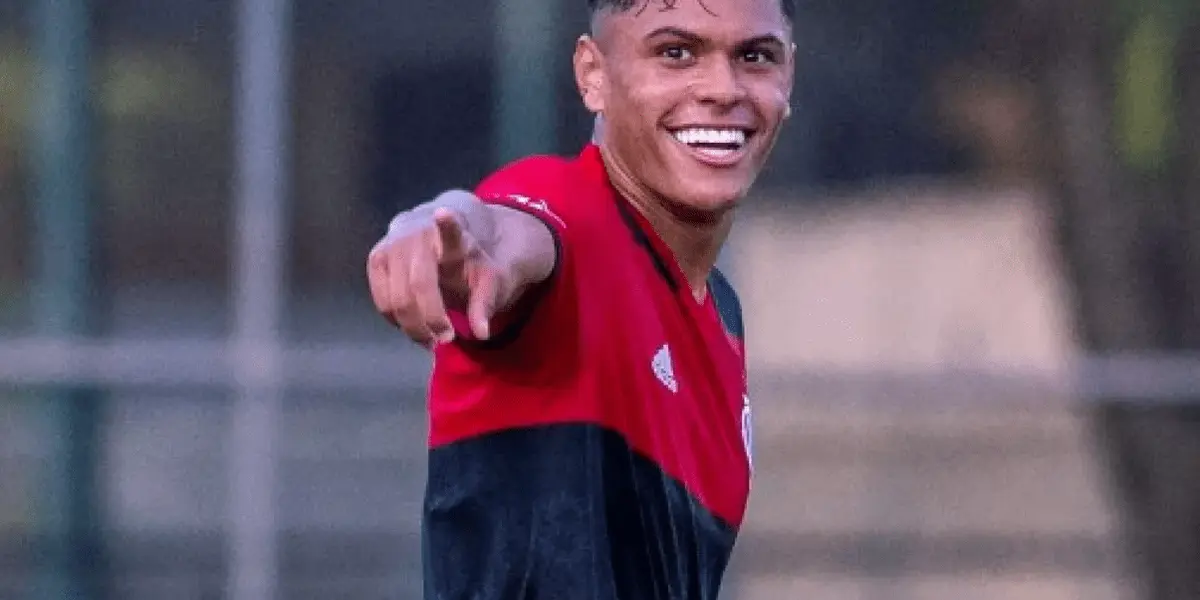 Expulsão de artilheiro dá chance para sub-20