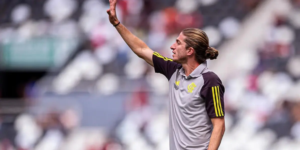 Filipe Luís foi homenageado no Flamengo