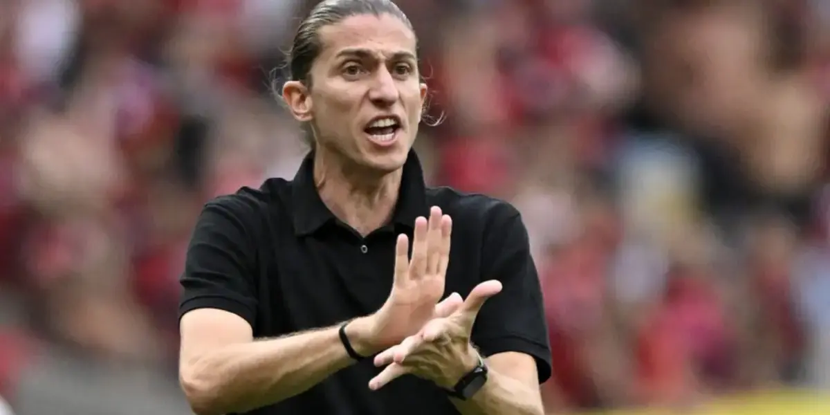 Filipe Luís treinou os times sub-17 e sub-20 do Flamengo, e assumiu o profissional no lugar de Tite