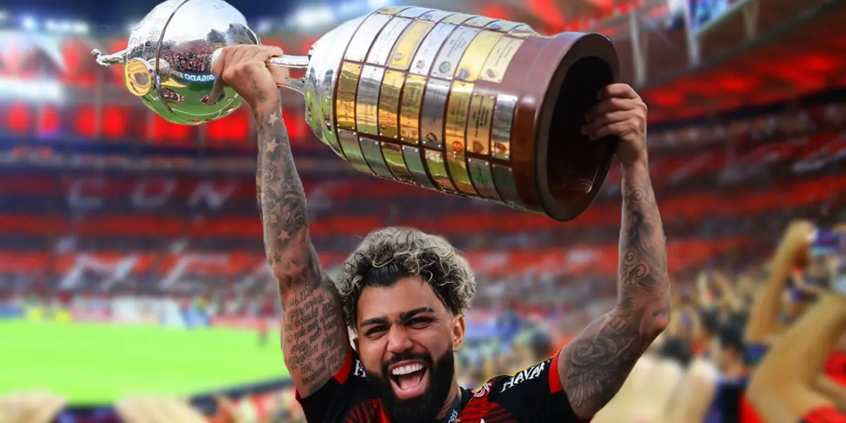 Gabigol com a taça da Copa Libertadores