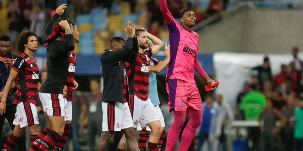 Hugo Souza se reapresentou com o restante do elenco, mas aguarda propostas para deixar o clube