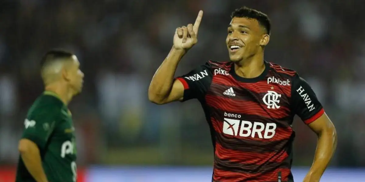 Meia Victor Hugo jogará adiantado