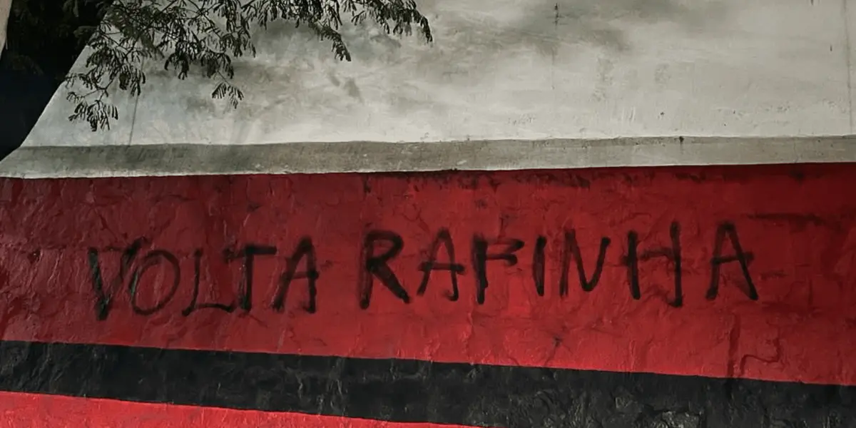Muros da Gávea são pichados após empate do Flamengo na Libertadores