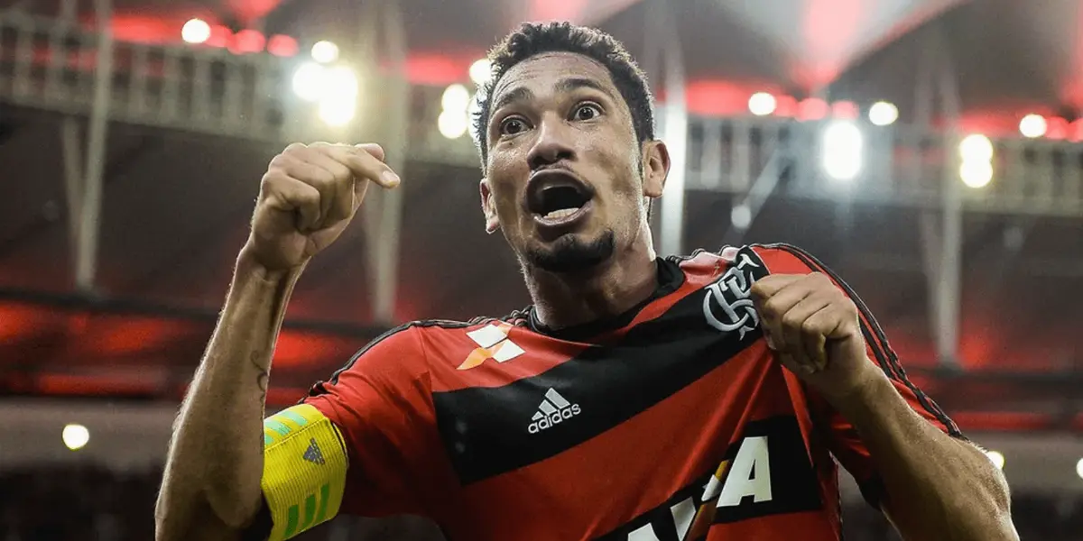 O jogador fez história no Mengão em 2013, na Copa do Brasil