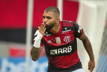 O jogador foi até a coletiva de imprensa do técnico e o cumprimentar amistosamente