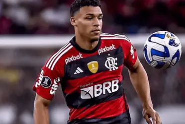 O jogador foi mais um a doar para a festa da torcida do Mengão