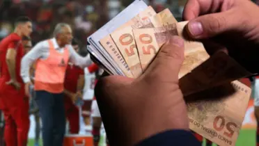 O jogador vive essa situação conturbada com o seu ex-sogro