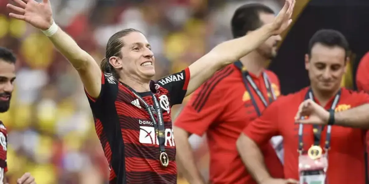 Pedro ainda não estreou na Copa do Mundo e Filipe Luis comparou as características do atacante com a de Romário