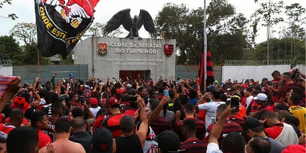 Torcida protesta contra dirigente no Flamengo