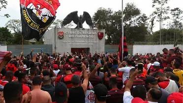 Torcida protesta contra dirigente no Flamengo