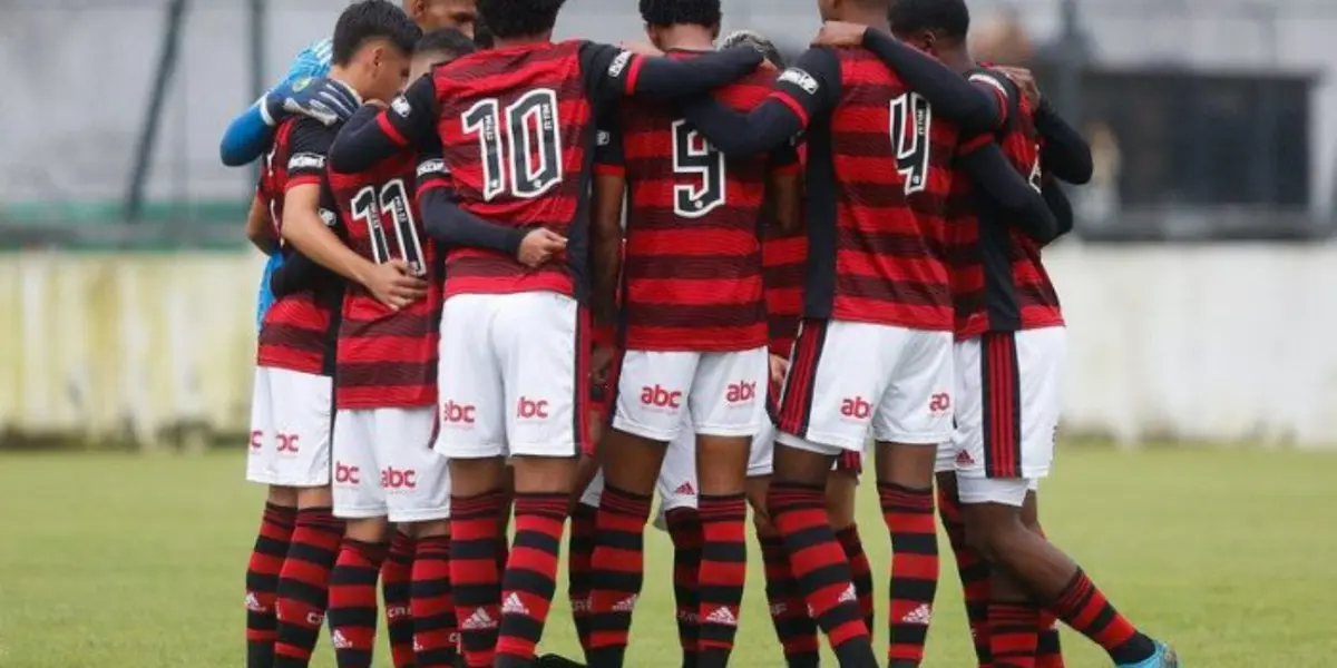 Victor Hugo sempre que pode está assistindo jogos de outros times