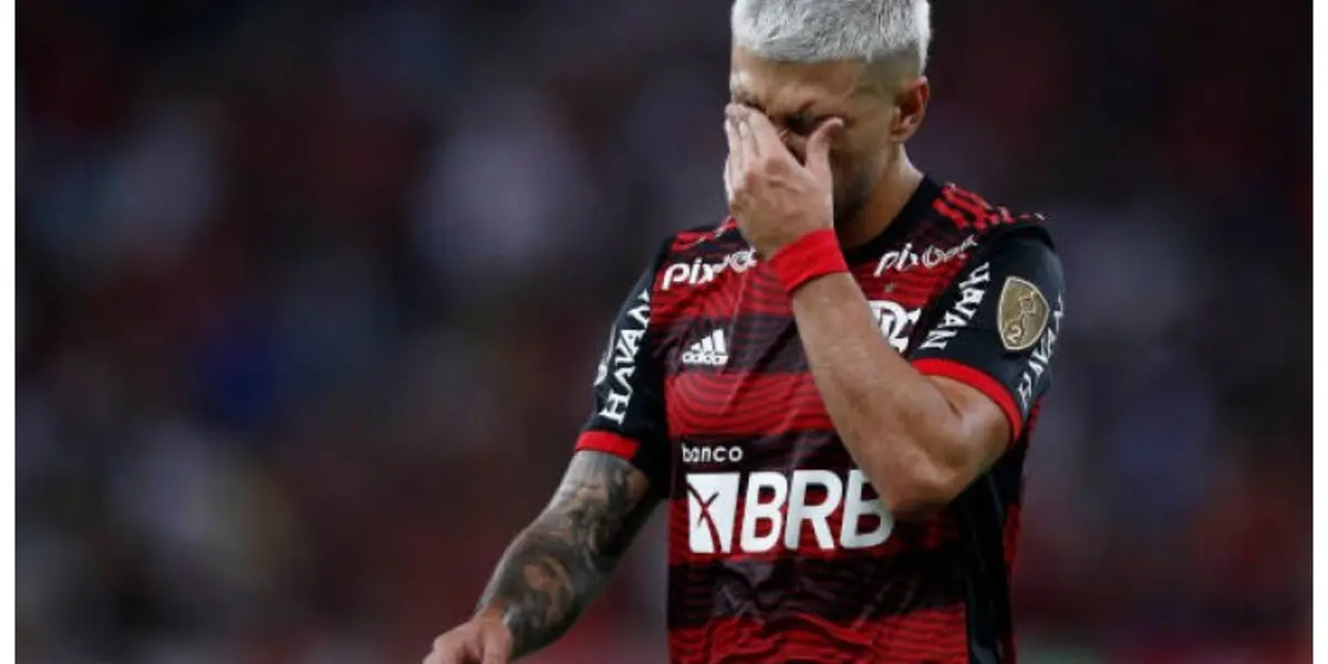 Uruguaio virou dúvida para o clássico e preocupa Vitor Pereira